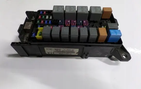 KIA Sorento Fuse module 911613E010