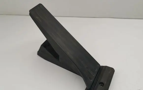 Accelerator throttle pedal