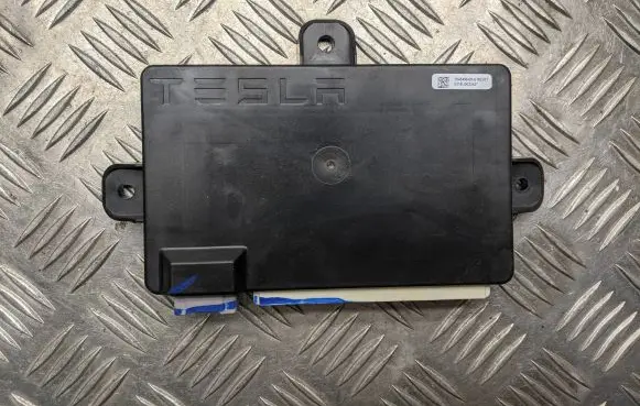 Tesla Model X Door control unit/module 104549000G