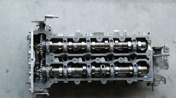 Mercedes-Benz C W204 Engine head 