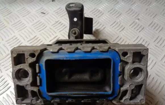 Volkswagen Caddy Engine mount bracket 1K0199262