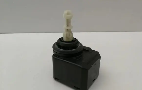 Headlight level adjustment motor