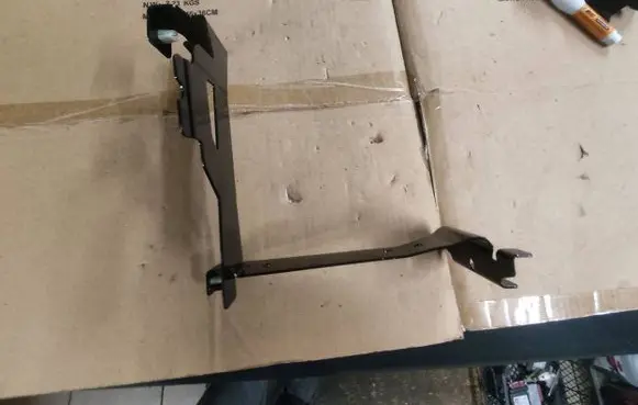 Battery bracket