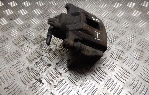 Toyota Prius (XW10) Front brake caliper