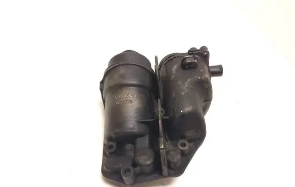 Volvo XC70 Oil filter mounting bracket 30677920