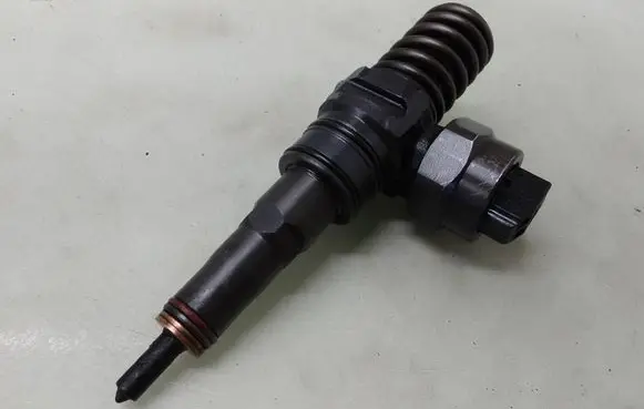 Volkswagen Sharan Fuel injector 038130073AC