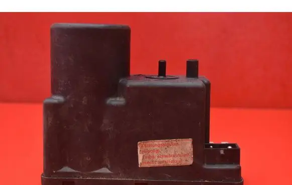 Audi A4 S4 B5 8D Central locking vacuum pump 4A0862257A