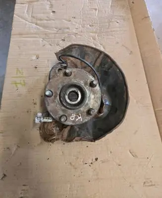 Toyota Corolla Verso AR10 Front wheel hub 