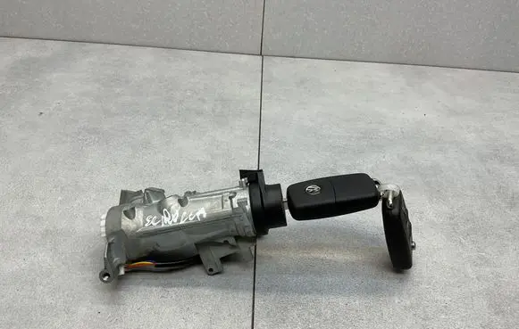 Volkswagen Scirocco Ignition lock 1K0905851 5K0905865