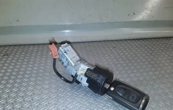 Citroen C3 Picasso Ignition lock 9663123280