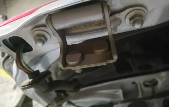 Honda Stream Tailgate/trunk/boot hinge