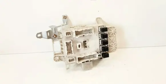 Toyota RAV 4 (XA20) Fuse module
