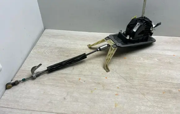 Volkswagen Touareg II Gear shifter/selector 7P1713025F