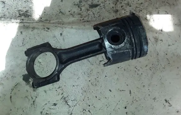 Renault Laguna II Piston with connecting rod NOCODE