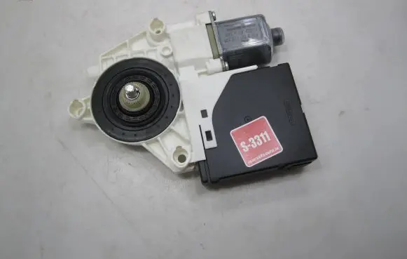 Volkswagen Jetta VI Front door window regulator motor 3C0959792C 918434110 120730