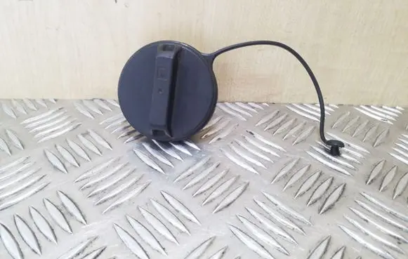Nissan X-Trail T30 Fuel tank filler cap 