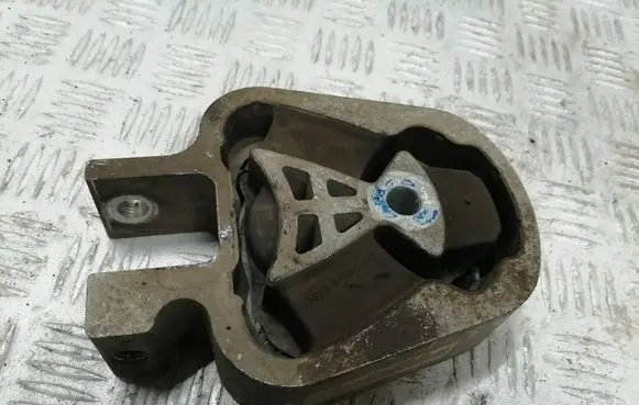 Ford Mondeo MK V Gearbox mount DS736P082AD