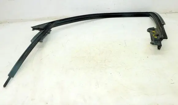 Audi 80 90 S2 B4 Front door window/glass frame 189163