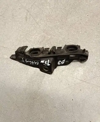 Front bumper mounting bracket