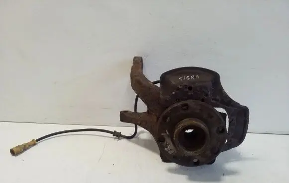 Opel Tigra A Front wheel hub