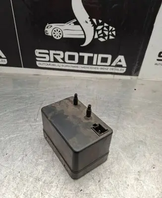 Mercedes-Benz E W211 Central locking vacuum pump 0008002548