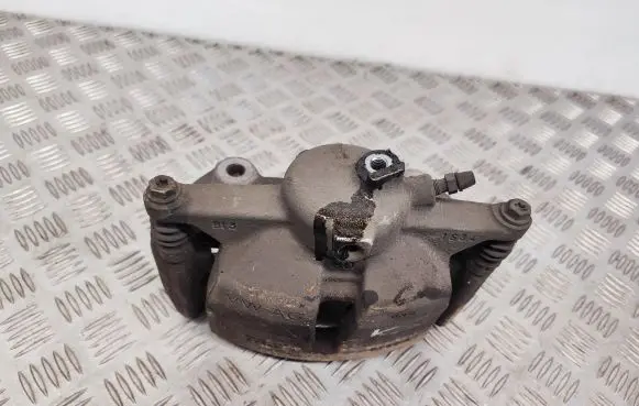 Volkswagen PASSAT B8 Front brake caliper 7762A