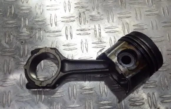 Volvo S40, V40 Piston with connecting rod