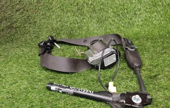 Opel Astra J Front seatbelt 13297101 13251170 13332664