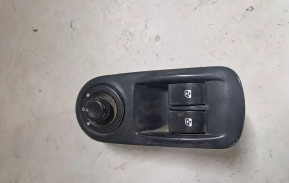 Renault Trafic II (X83) Electric window control switch 8200011867