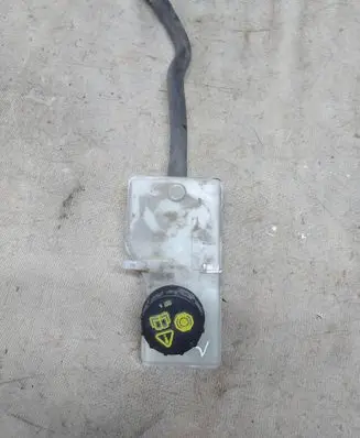 Brake fluid reservoir