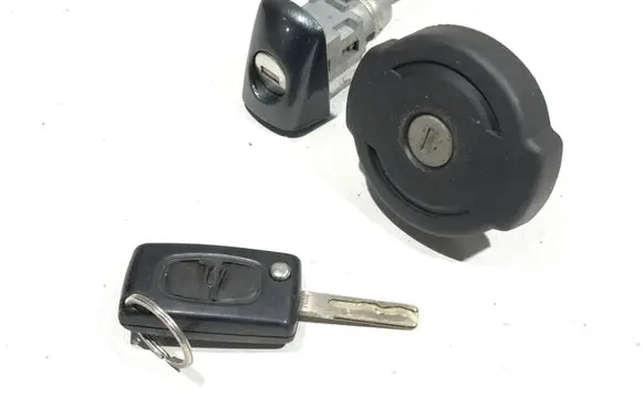 Peugeot 3008 I Front door lock (next to the handle) 59395J01