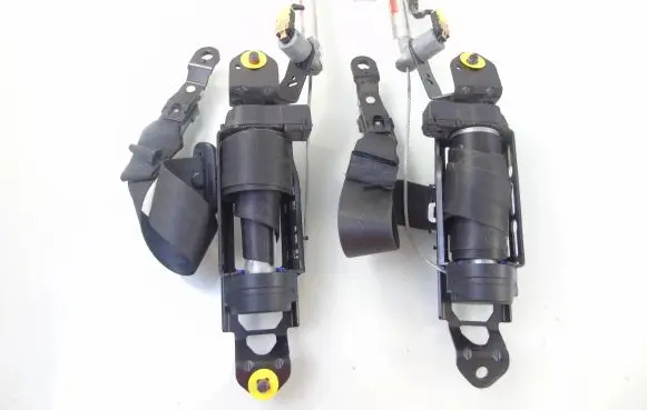 Volvo V70 Front seatbelt 30734732 30734734