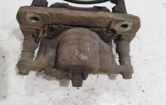 Honda FR-V Front brake caliper