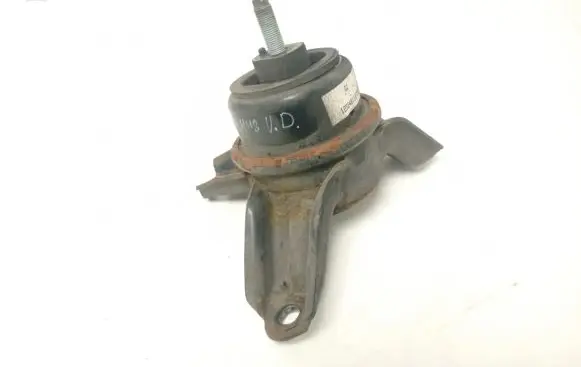 KIA Sportage Engine mount bracket 218102S000