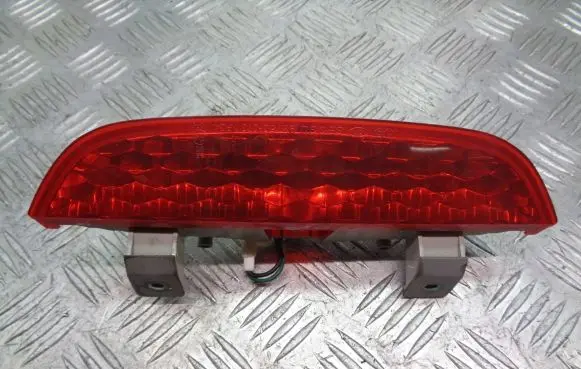 KIA Picanto Third/center stoplight