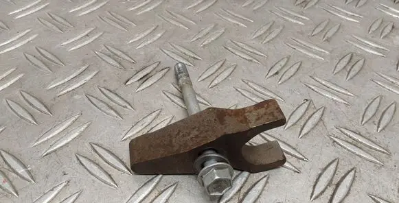 Toyota RAV 4 (XA40) Fuel Injector clamp holder 