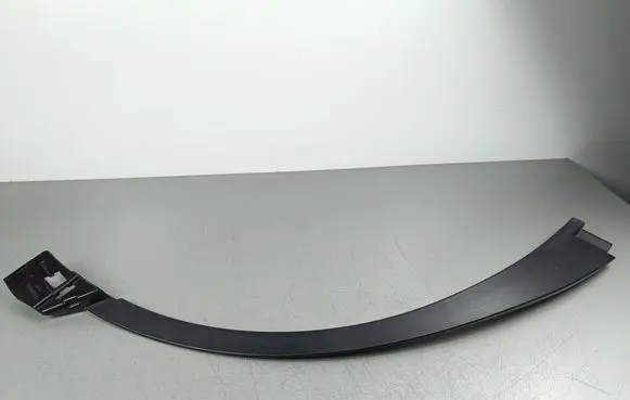 Rear fender molding trim