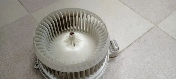 Toyota Sienna XL30 III Heater fan/blower 2726000420