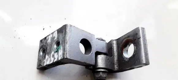 Skoda Octavia Mk2 (1Z) Rear door lower hinge 1Z0833411B