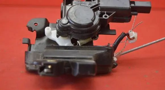 Mazda 3 I Tailgate/trunk/boot lock/catch/latch B6724