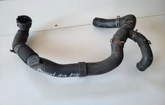 Volkswagen PASSAT B7 Engine coolant pipe/hose