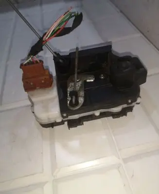 Peugeot 607 Rear door lock