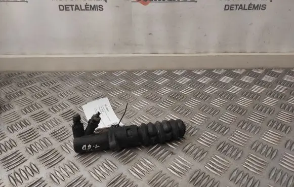 Clutch slave cylinder