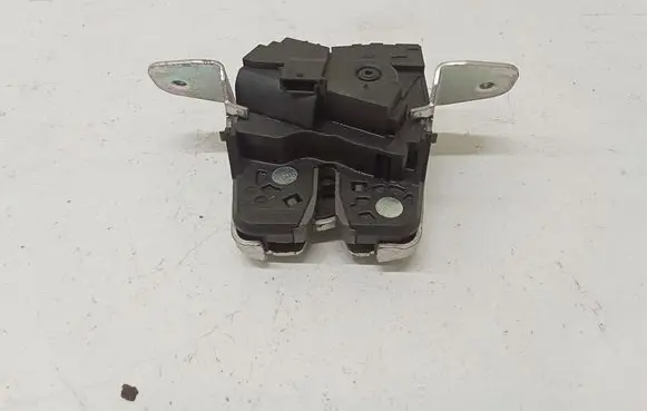 Mercedes-Benz C W204 Loading door lock A2047400535