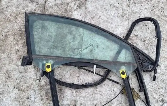 Audi A6 S6 C6 4F Front door window/glass frame 4F0837630