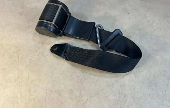 BMW 7 E23 Rear seatbelt 72111852902