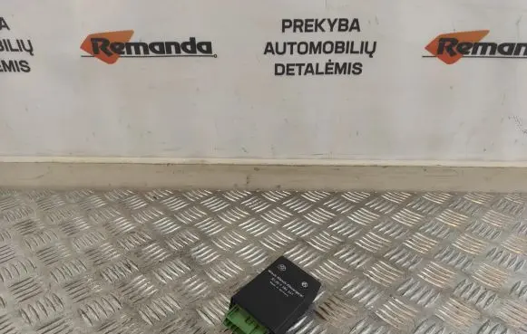 BMW 5 E34 Window wiper relay 61351384441