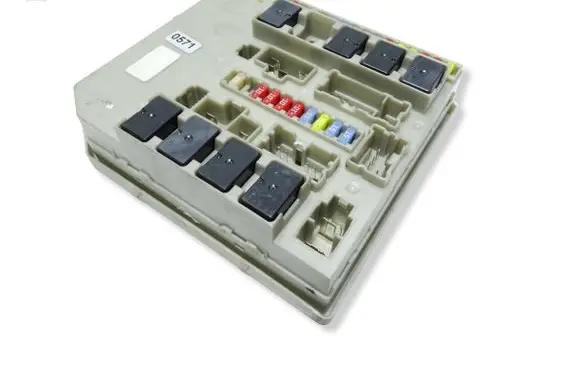Renault Clio III Fuse module 674658A