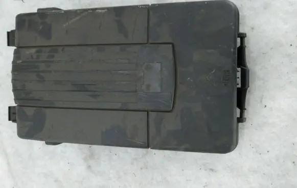Volkswagen PASSAT B7 Battery box tray cover/lid 3C0915443A