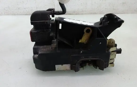 Opel Astra G Front door lock 90561151